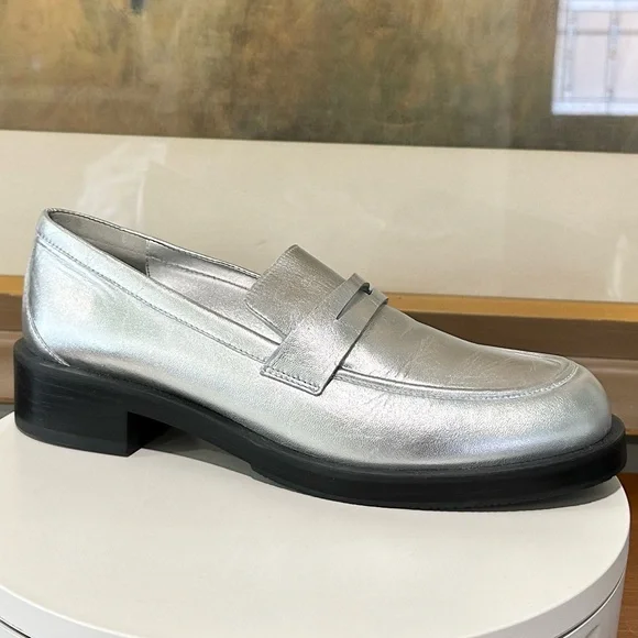 🌹STUART WEITZMAN🌹 Palmer Bold Loafer In Silver Size: 10B